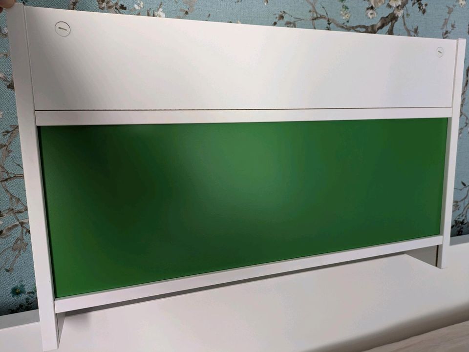 Ikea PAHL 14729 Schreibtischaufsatz *weiß/grün* in Diesdorf