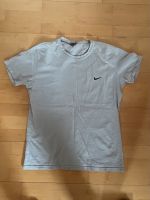 Nike T-Shirt Gr. L in Grau Bayern - Dorfen Vorschau