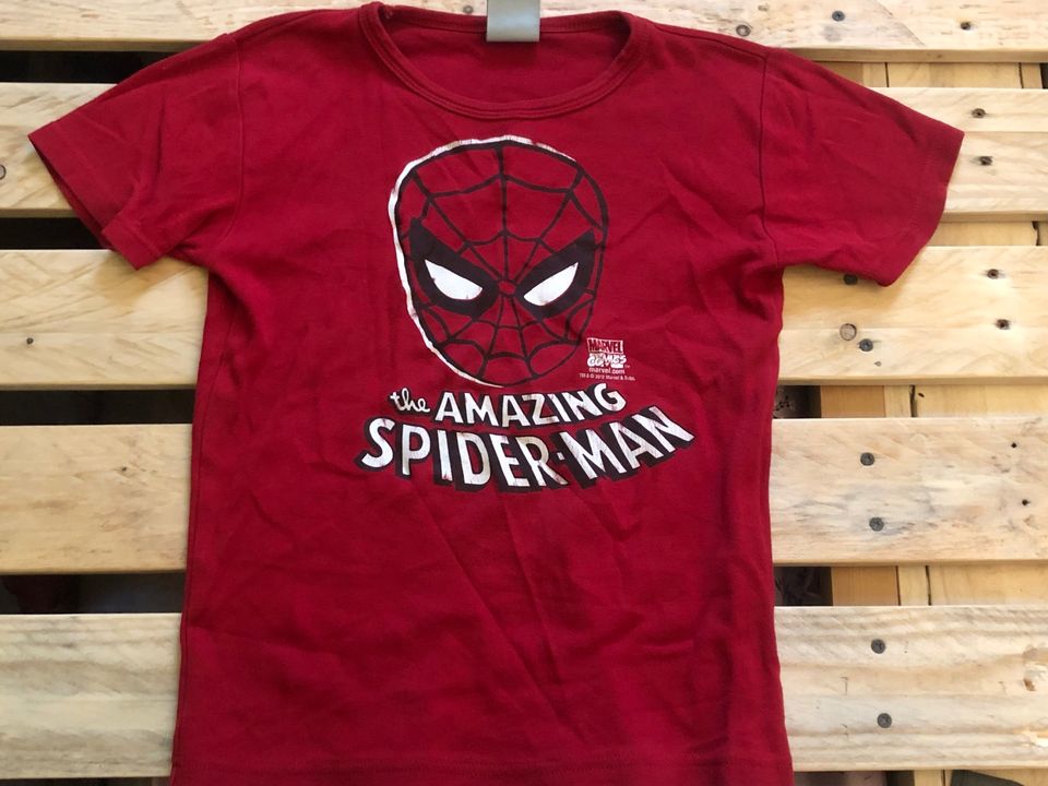 Kinder T-shirt Spider-Man rot eher 122/128 in Berlin