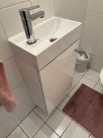 Kleine Bad WC  schränke mit Stühle ohne Armatur Frankfurt am Main - Sachsenhausen Vorschau