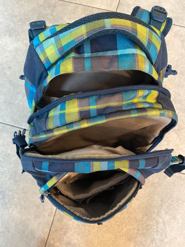 Satch by Ergobag Schulrucksack Breezer, blau grün kariert in Erlangen