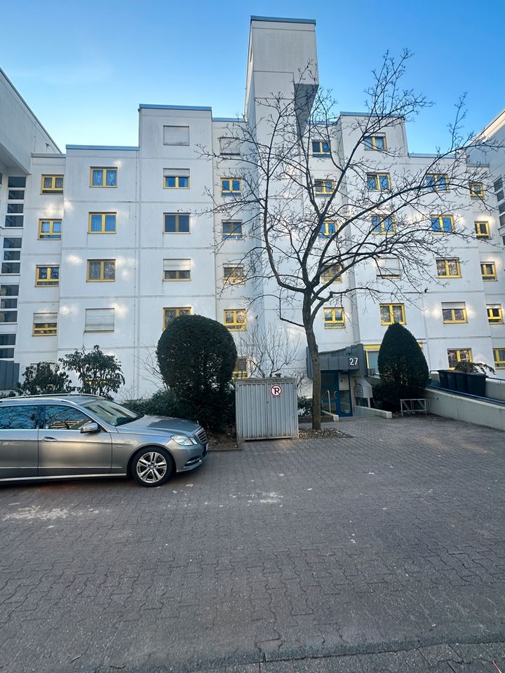 Charmante 3-Zimmer-Wohnung mit Loggia und PKW-Stellplatz in Darmstadt