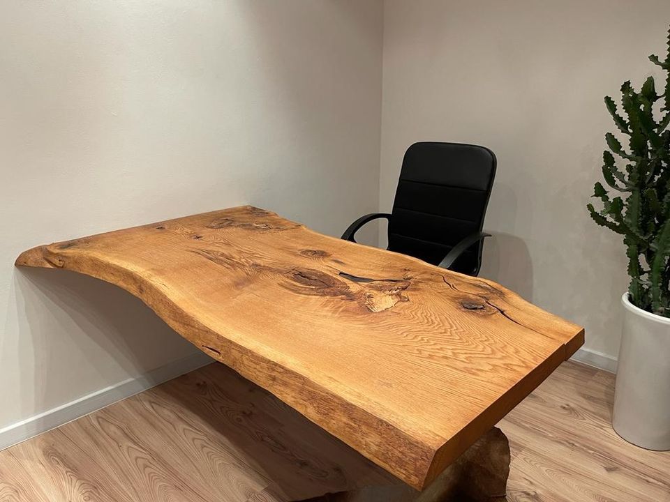 Schreibtisch Büro Bürotisch Tisch Holztisch Baumtisch Massivholz in Bielefeld