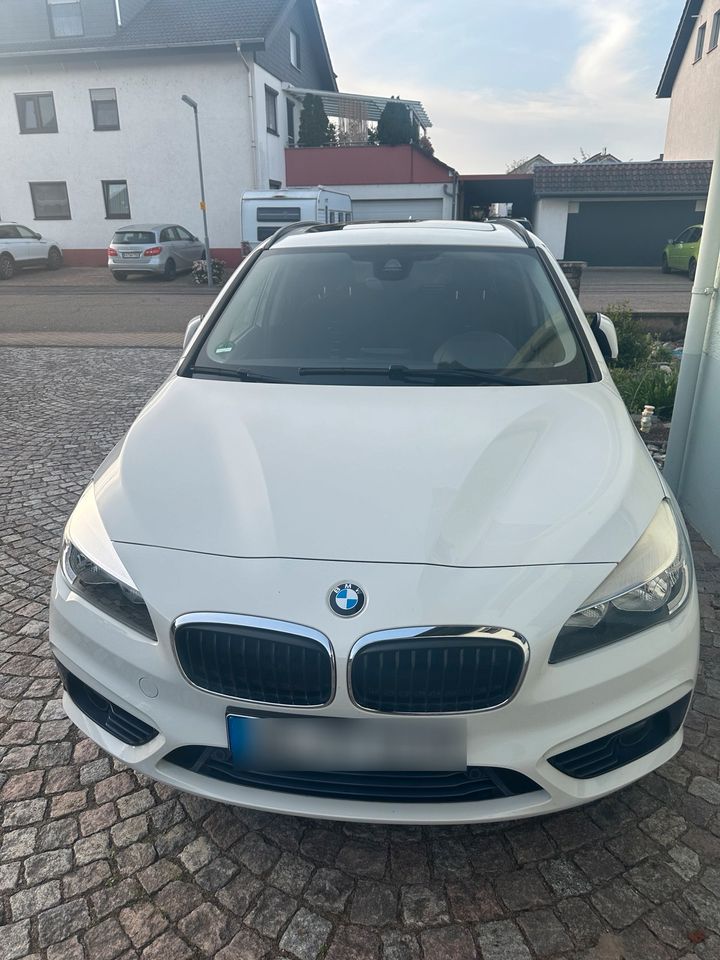 BMW 218d Active Tourer Aut. Sport Line Panorama Dach in Hügelsheim