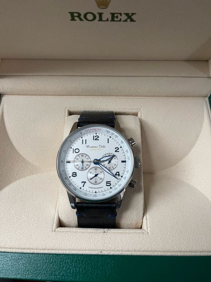 Massimo Dutti Uhr in Freiburg im Breisgau