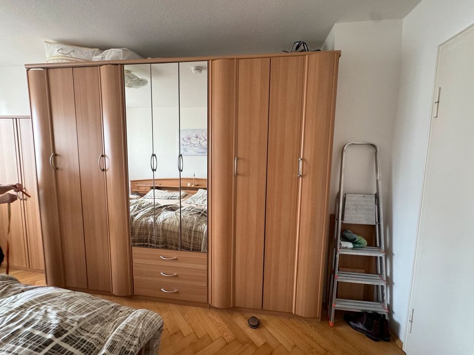 Schlafzimmer (Schrank + Bett) Preis VB in Aalen