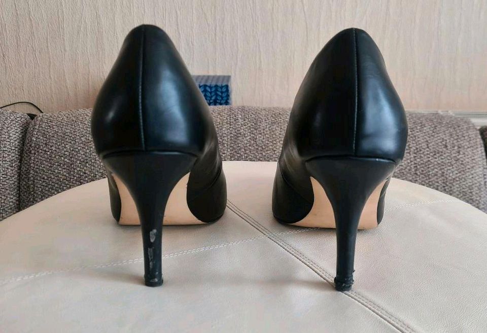 Stiefel/ Absatzschuhe/ High Heels/ Pumps 41 in Berlin