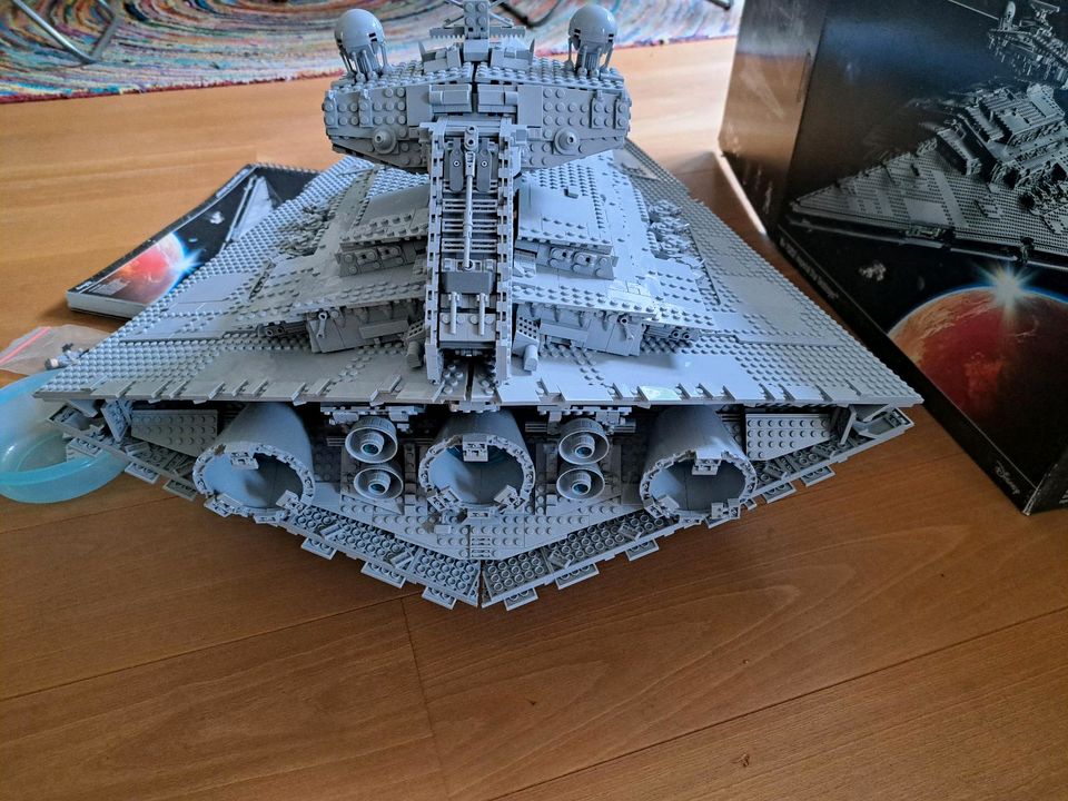 Lego Star Wars 75252 UCS Imperial Star Destroyer  neu + Figuren in München