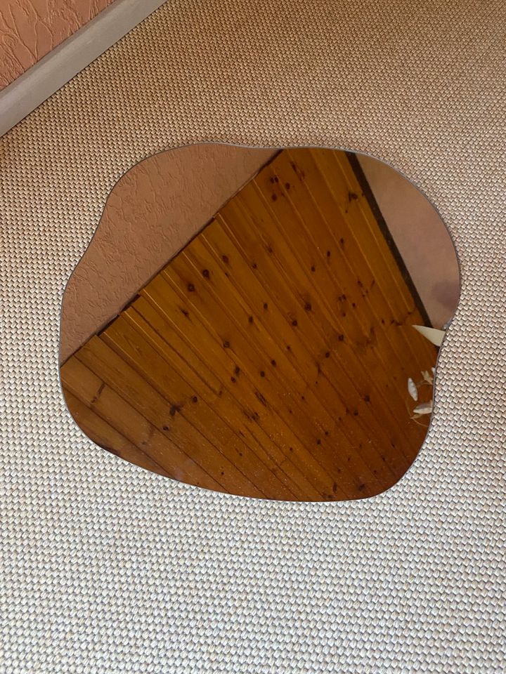Asymmetrischer Spiegel 60x60cm in Tauche