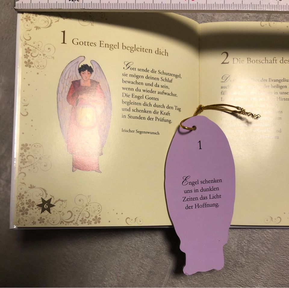 Adventskalender Engel mit Sprüchen nebst Buch in Groß-Gerau