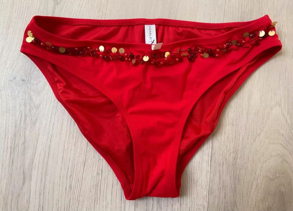 Femilet Damen Bikini Slip Hose Pailetten Rot Gold Gr. 36 *NEU* in Stadtroda