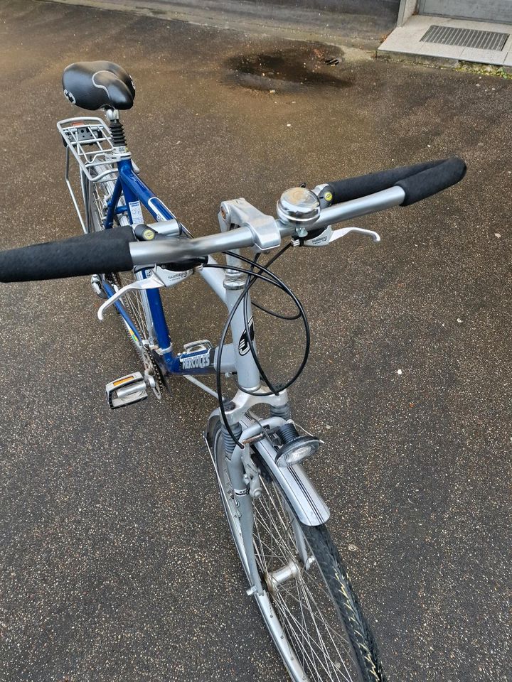 Herren Fahrrad in Blau in München