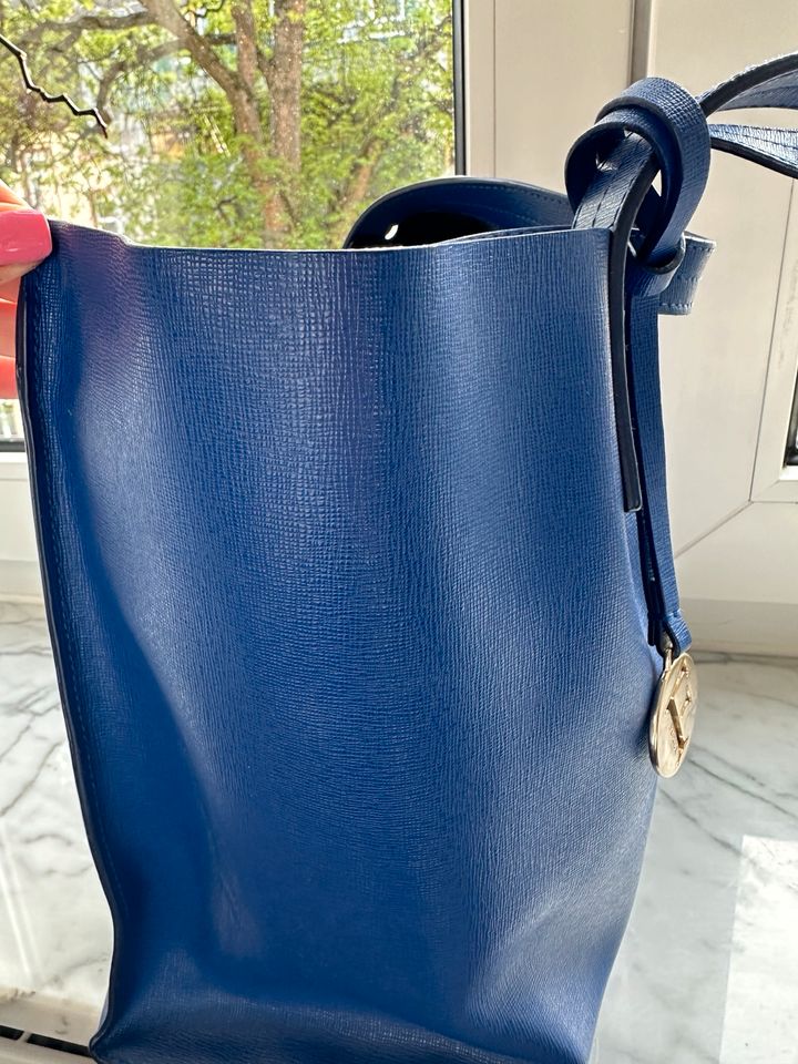 Furla Handtasche blau in Frankfurt am Main