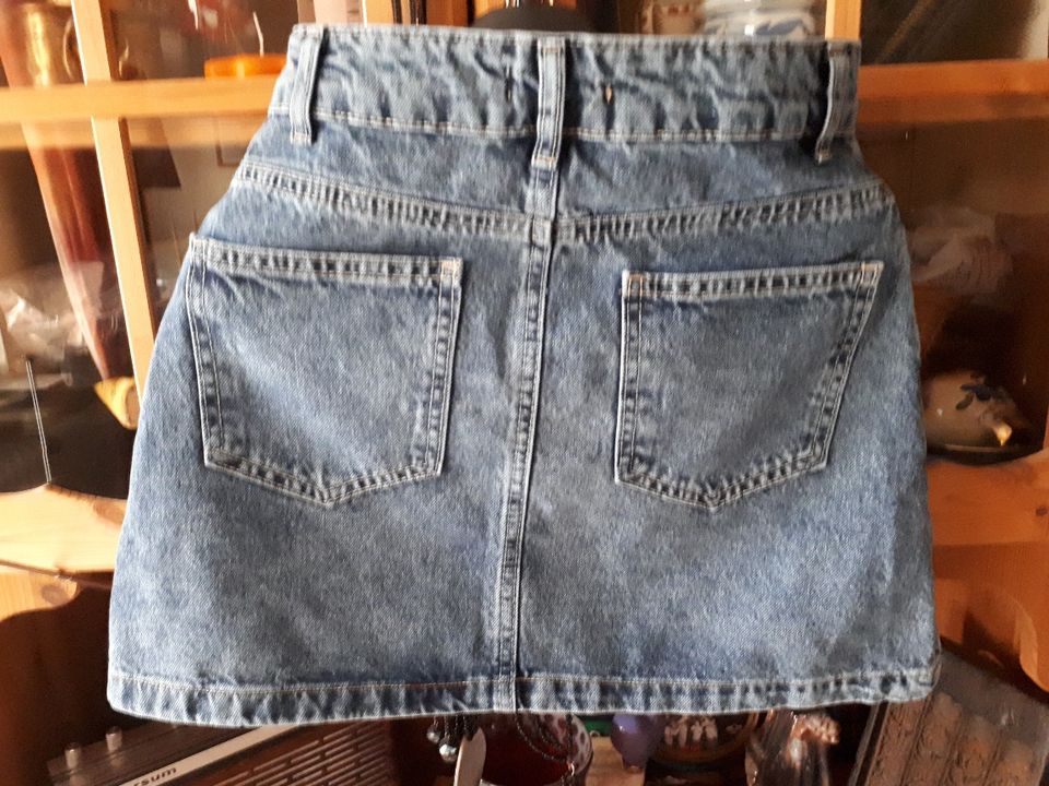 Jeans Mini Rock Gr 32 Mit Cuts vorne. Marke Trendyol in Erlangen