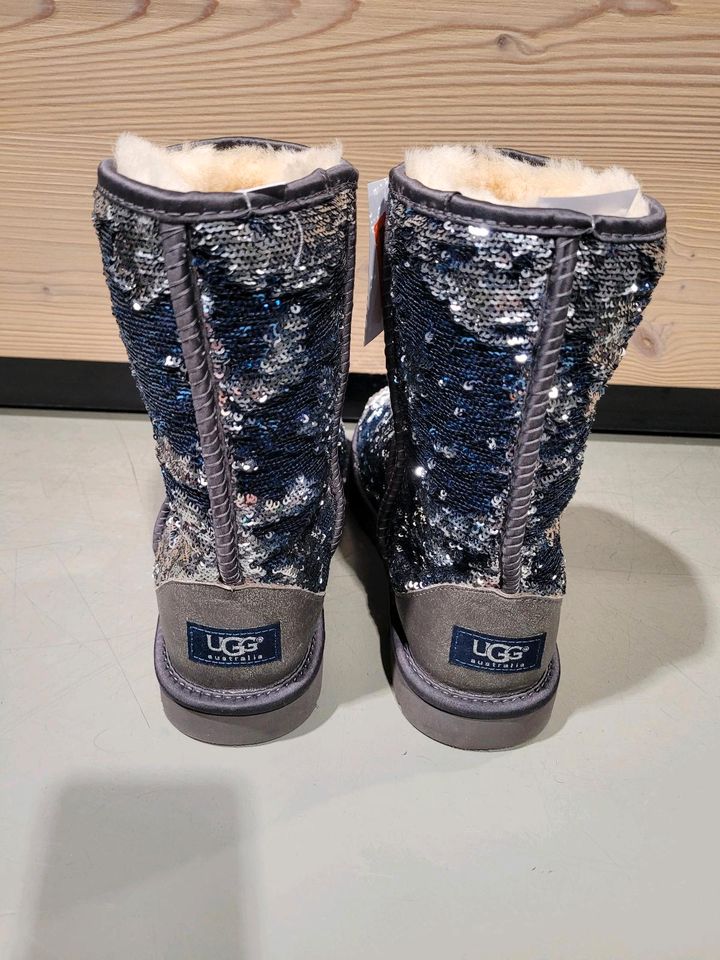 UGG Gr.40 UK 7,5 in blau Glitzer NEU in Hanau