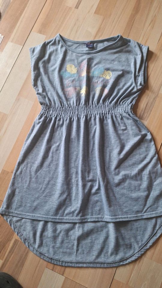 Longshirt / T-shirtkleid gr.140 in Mönsheim