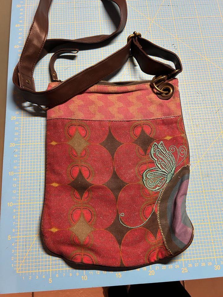 Desigual Handtasche Clutch 25x30 in Grünberg