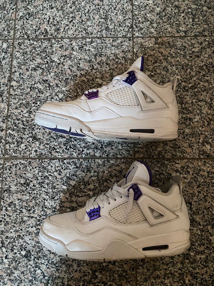 Jordan 4 metallic purple 44 in Wiernsheim