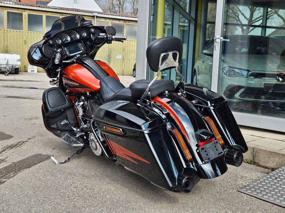 Harley-Davidson FLHXSE Street Glide CVO 114 5HD1 Deutsch in Dachau