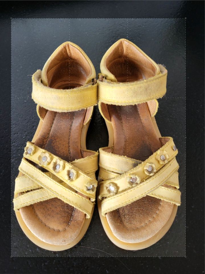 Pom Pom Sandalen gelb Gr. 27 in Düsseldorf