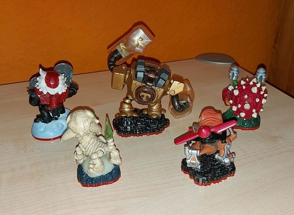 5 Figuren Skylanders Trap Team - WIE NEU! in Bitburg