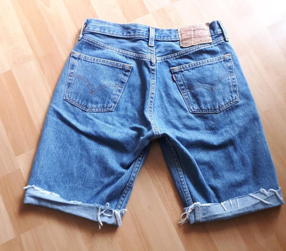 Levi's 501 Herren kurze Jeans Hose Größe W30 in Ahlen