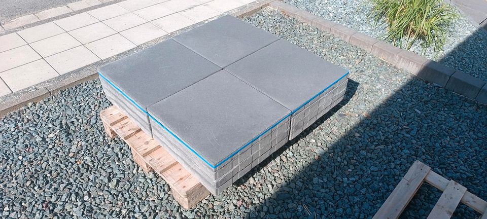 50 x 50 x 5 cm Terrassenplatte Platte Fliese Beton Anthrazit 4 qm in Weinbach