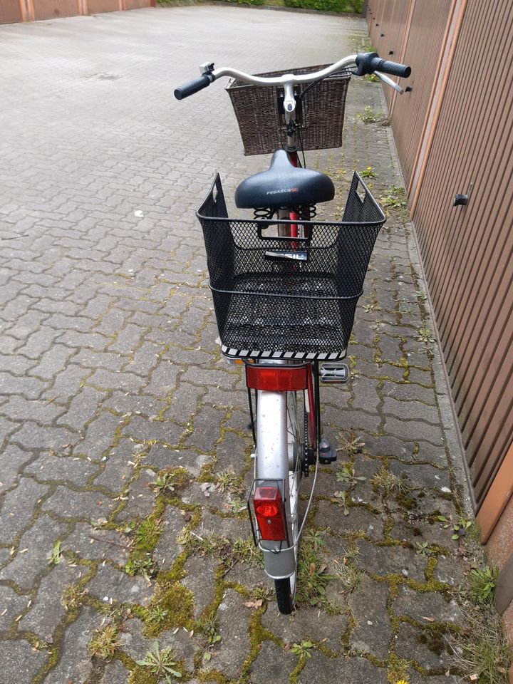 28 er Damenrad mit Körbchen zu verkaufen in Henstedt-Ulzburg