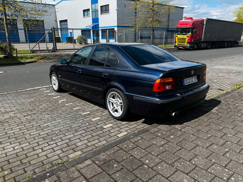 BMW E39 523iA M Paket in Duisburg