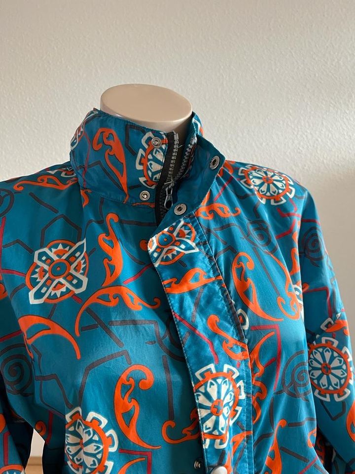 TRUE VINTAGE WINDBREAKER y2k retro Jacke Türkis Muster Kapuze in Aichtal