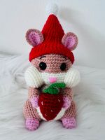 Amigurumi Hamster mit Erdbeere Handarbeit Unikat Neu Baden-Württemberg - Mosbach Vorschau