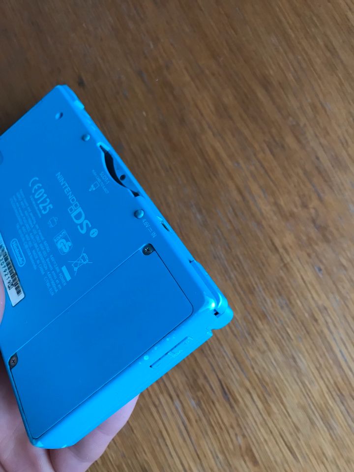 Nintendo DSi Hellblau OVP in Hamburg