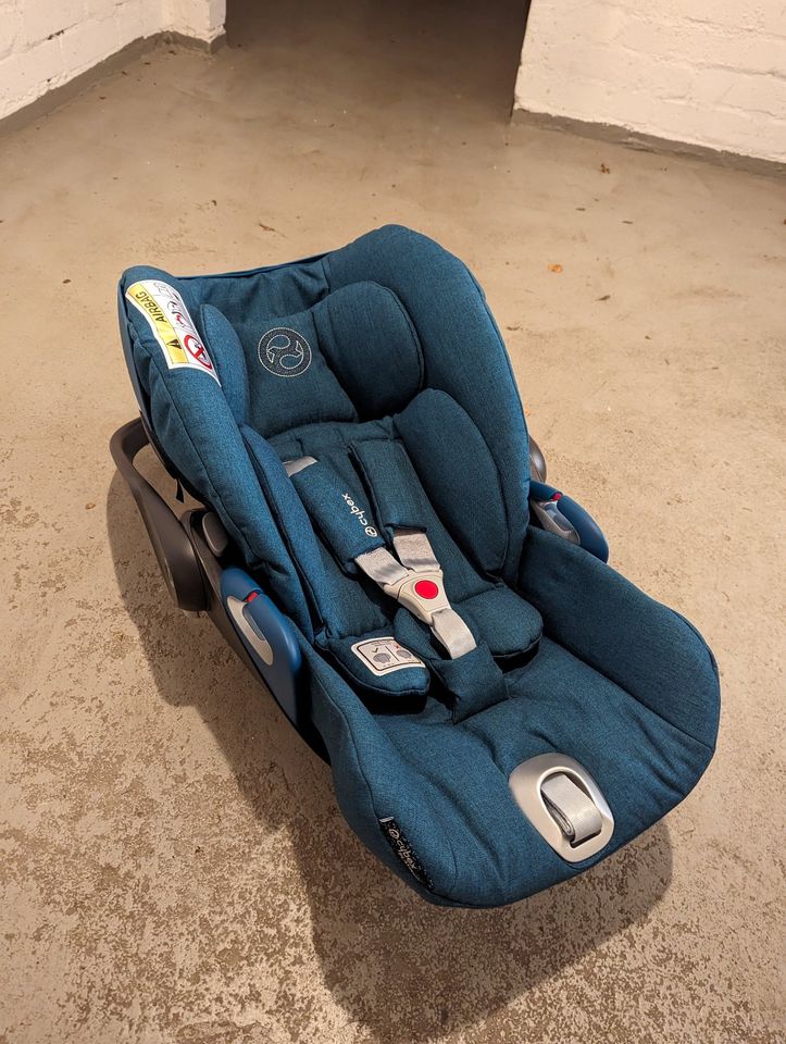 Kindersitz/Babyschale fürs Auto: Cybex Cloud Z - unfallfrei in Hamburg