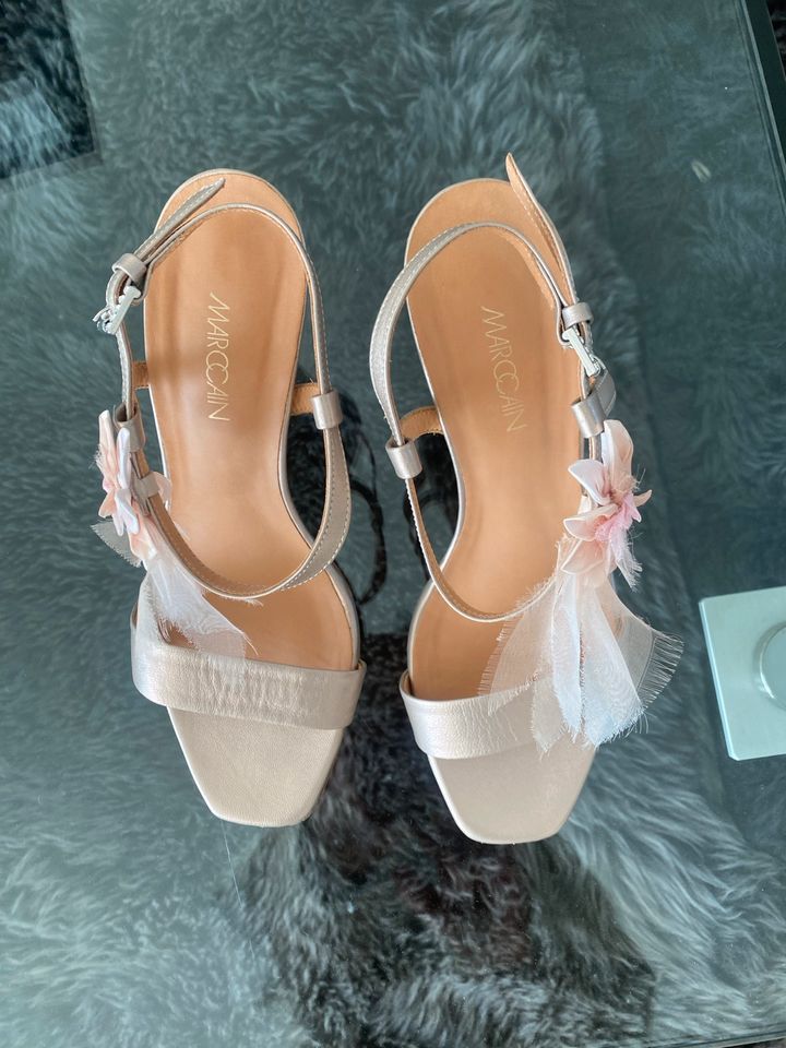 Marc Cain Hochzeit 39 Schuhe Sandalen taupe beige rosa metallic in Castrop-Rauxel