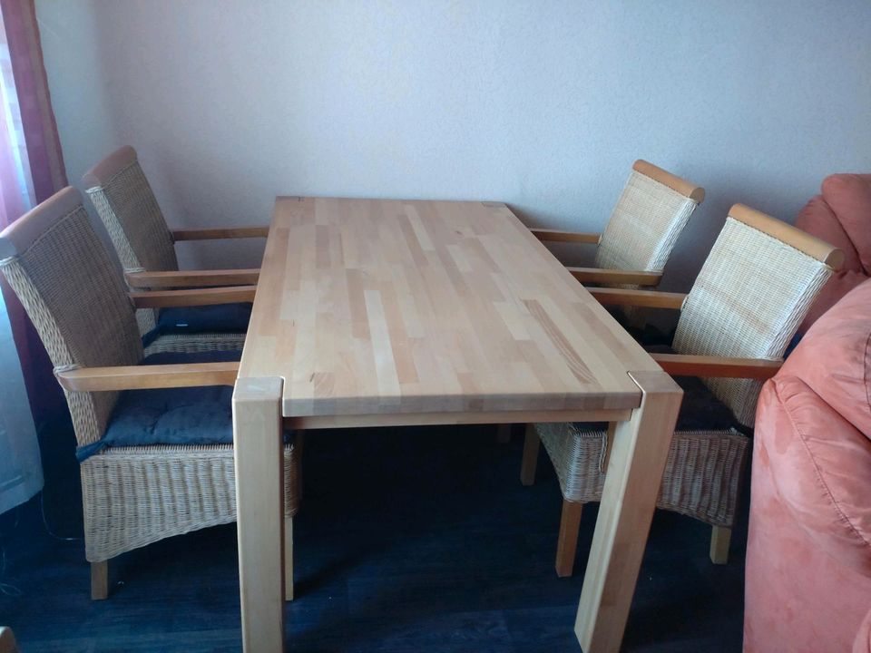 Tisch mit 6 Stühlen in Ludwigsfelde