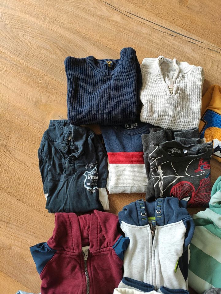 17 Jungen Pullover Sweatshirts Hoodies 128 H&M Tom Tailor usw. in Hagen