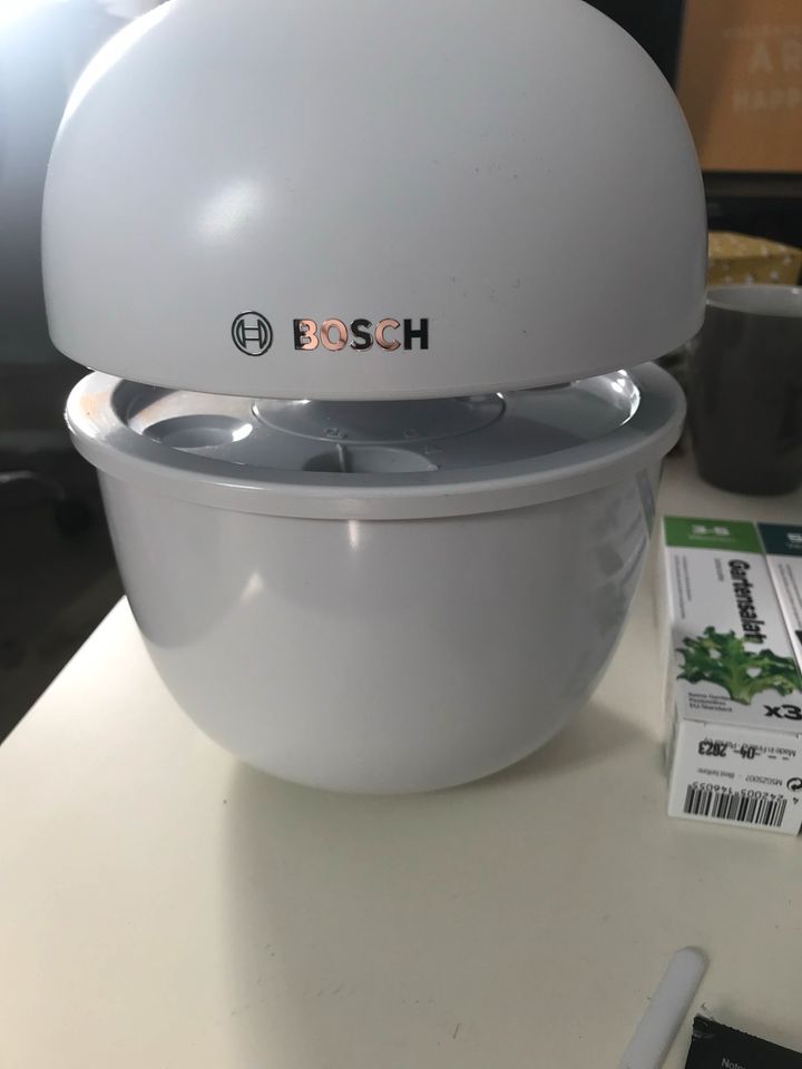 Bosch Smart Grow Indoor Gewächshaus Lampe in Marburg