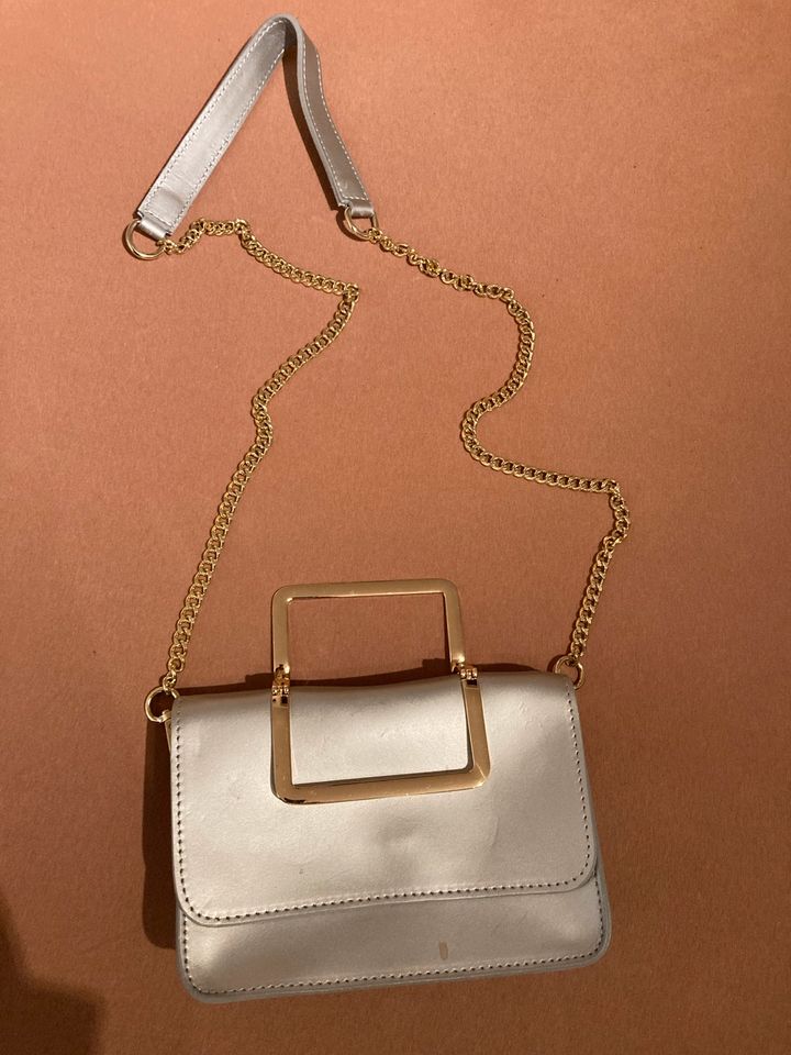 Borse in Pelle Leder Handtasche Silber mit Kette in Fichtelberg