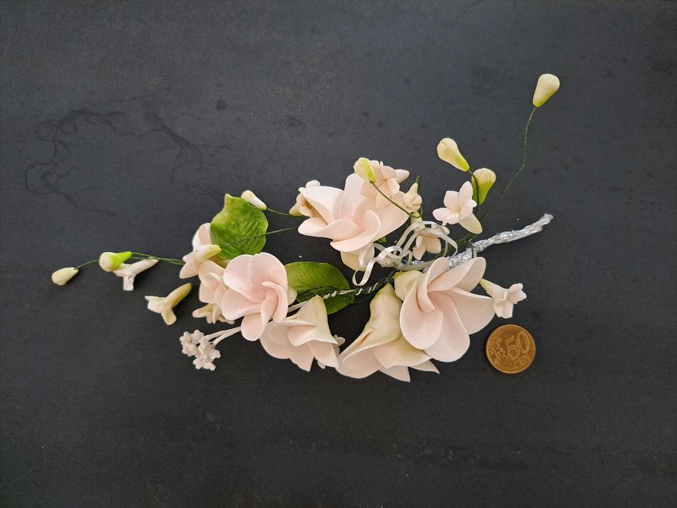 Geburtstag Hochzeit Torten-Deko Zucker-Blumen weiß rosa Blüten in Kreuzau