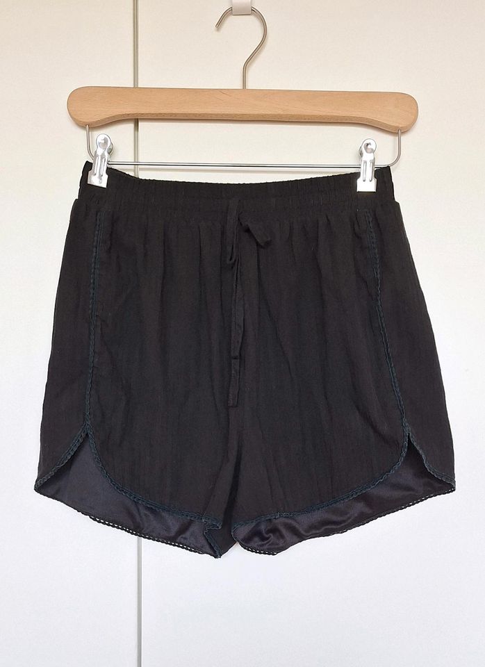 Shorts Hotpants Kurze Hose Schwarz Gr. S in Leopoldshöhe