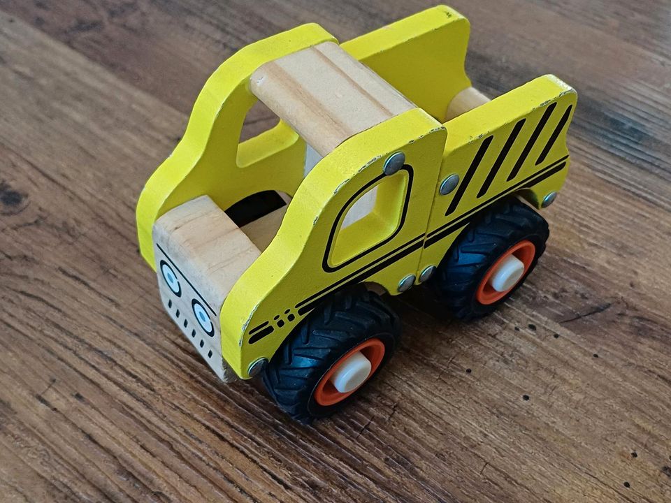 Holzfahrzeuge / Spielzeugautos in Speyer