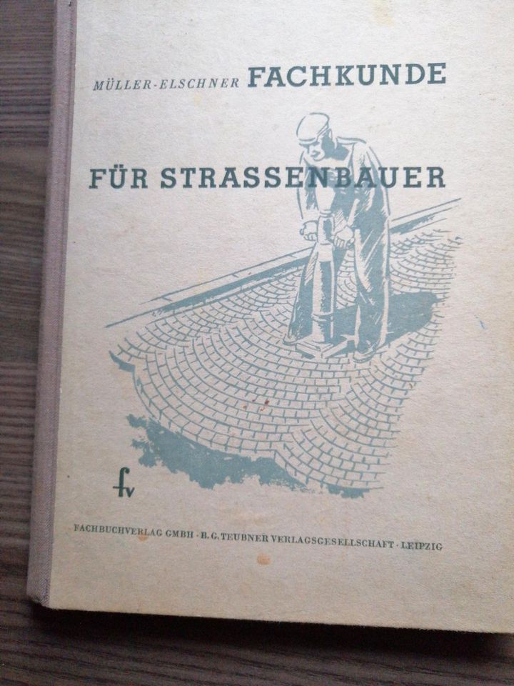 Buch "Fachkunde für den Straßenbauer" in Marienberg