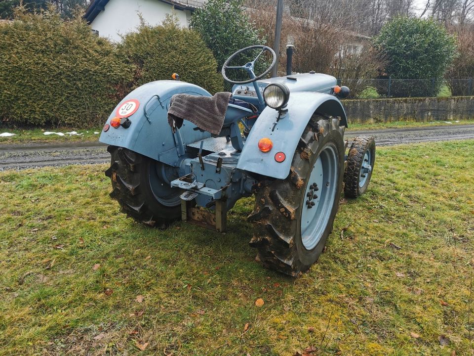 Traktor Hanomag R 22 Baujahr 1952. Arbeitet einwandfrei. in Dierdorf