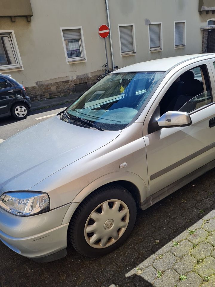 Opel Astra in Leverkusen