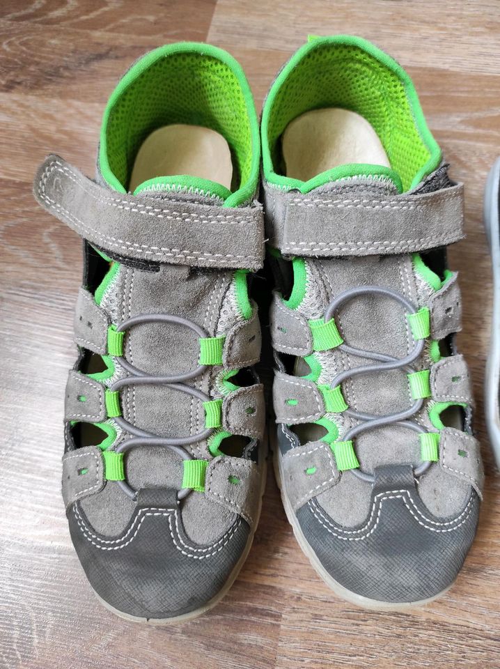 Geschlossene Sandalen Junge 35 primigi grau Fußballschuhe kipsta in Berlin