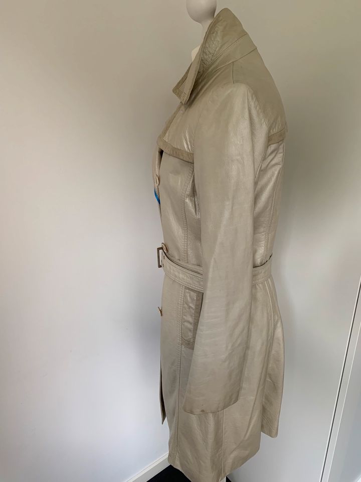 Hugo Boss Ledermantel Kalbsleder Vintage Beige/Perlmutt Gr. 36 in Hagen