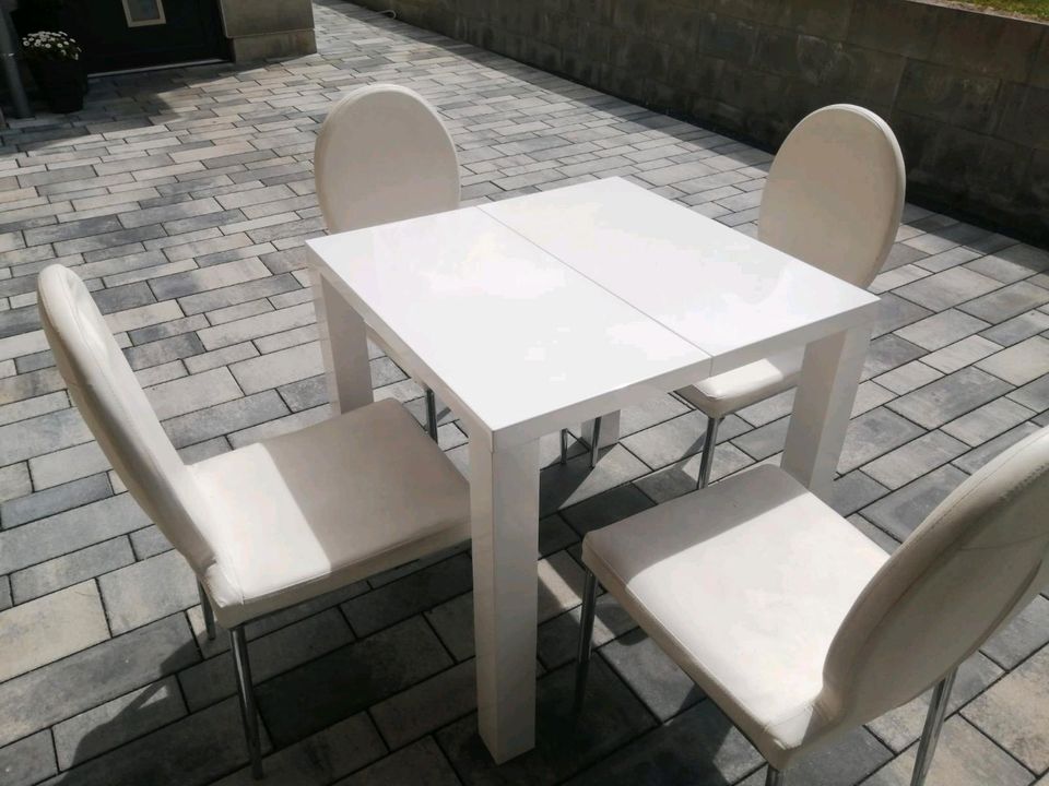 Tisch (ausklappbar) mit Stühlen in Homberg (Efze)