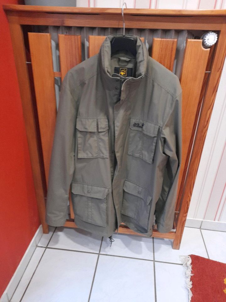 Jacke Herren Jack Wolfskin Gr.XL olivgrün outdoorjacke Freizeit in Beckingen