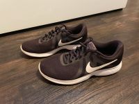Kaum getragen: Laufschuh Sneaker Turnschuh Nike Revolution 4 Bayern - Niederwerrn Vorschau