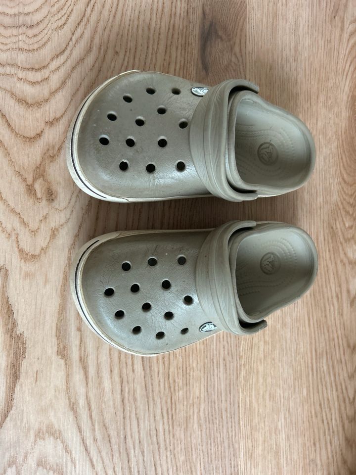 Crocs Schuhe Kinder Latschen J1 Gr. 32/33 in Ahrensburg